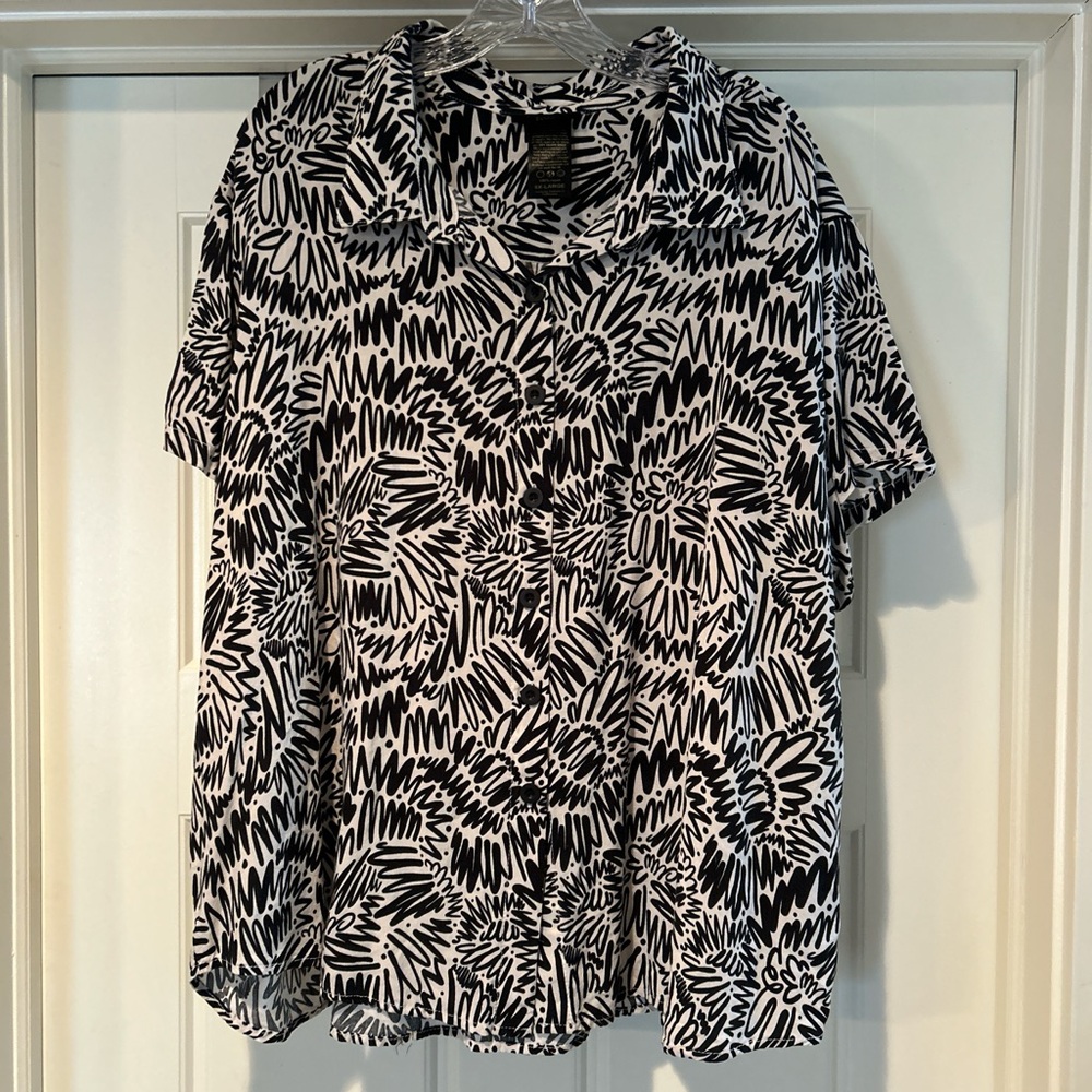Nooworks Black and White Graphic Button Down Blouse